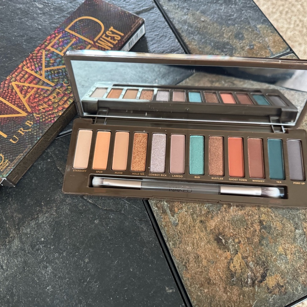 Urban Decay Gold and Brown Eyeshadow Palette